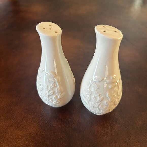 Rose Point by Steubenville Salt & Pepper Shakers Set Rose Point by Pope Gosser - Picture 4 of 10